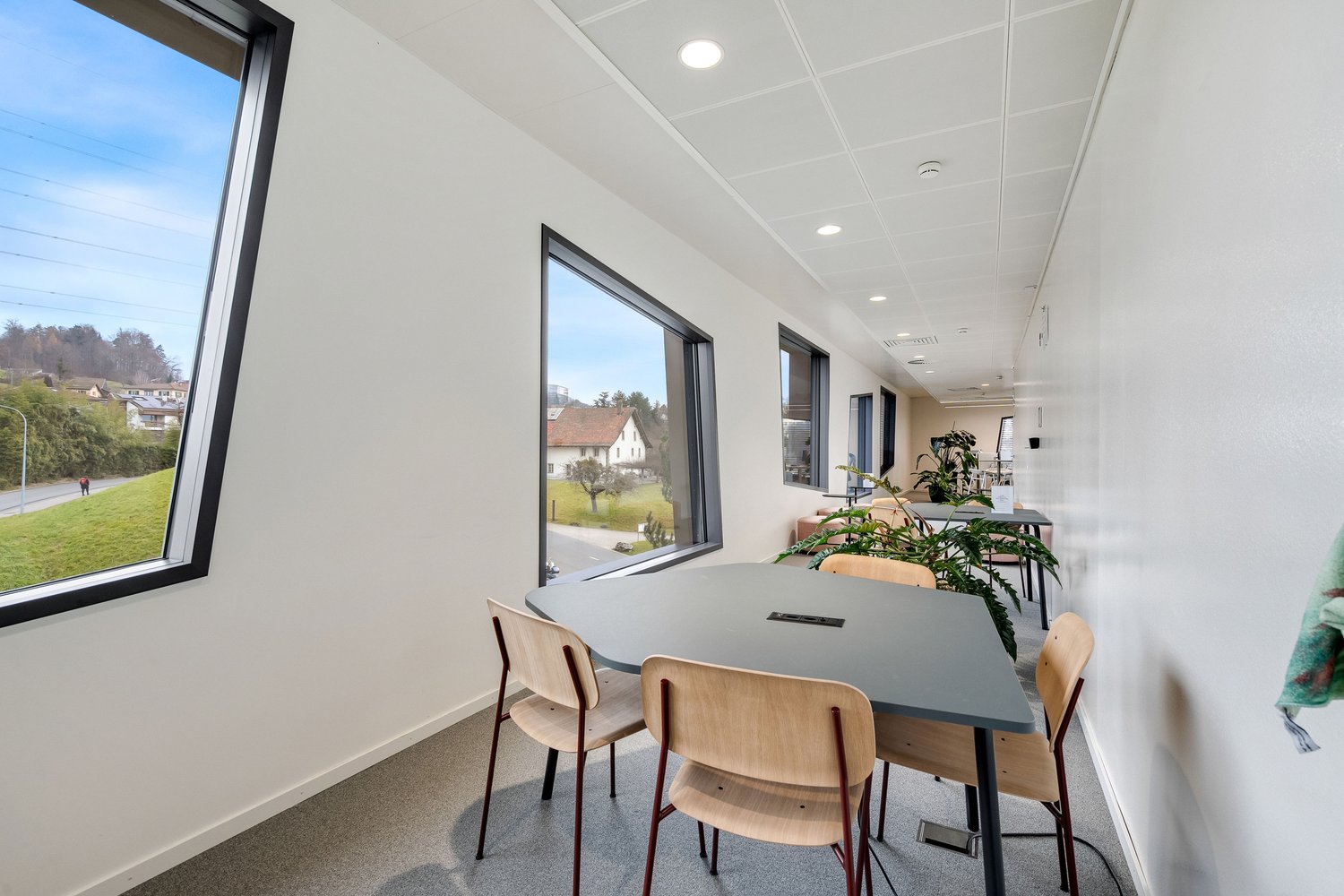 2045m² office, photo 6 of 6