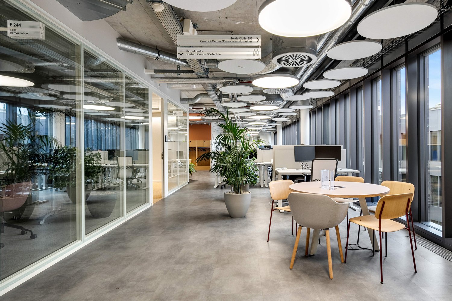 2045m² office, photo 5 of 6
