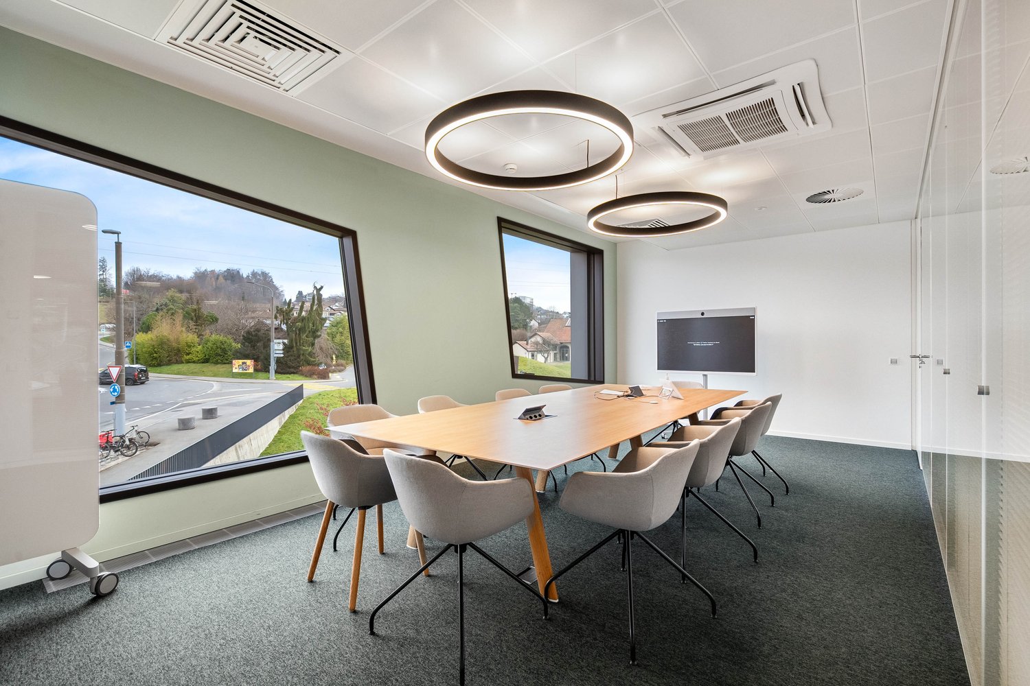 2045m² office, photo 3 of 6