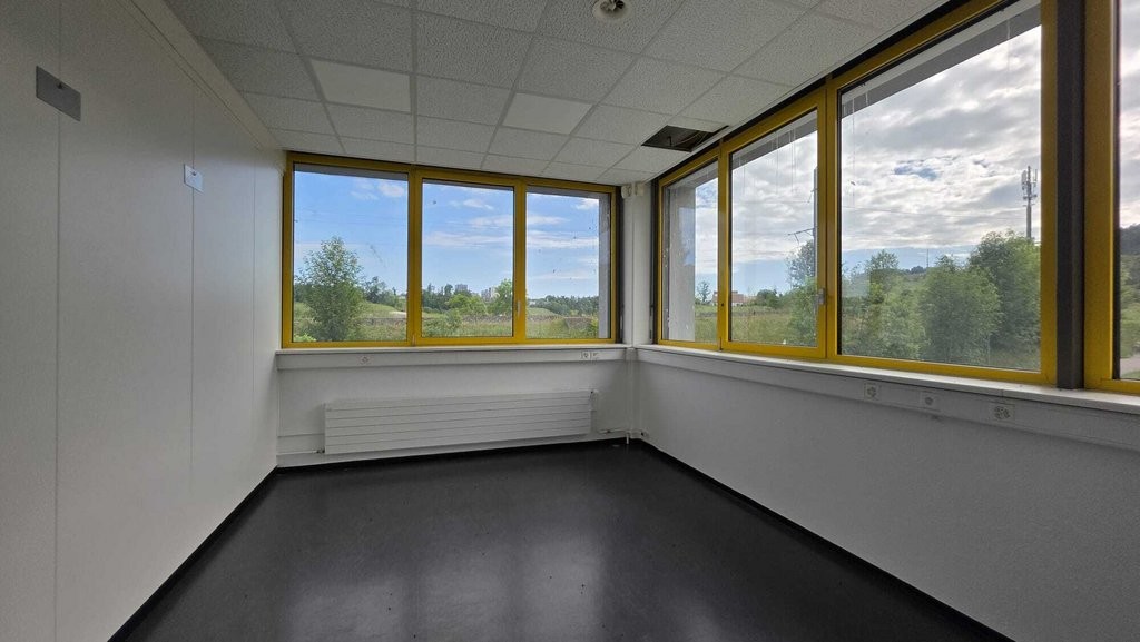 705m² commercial