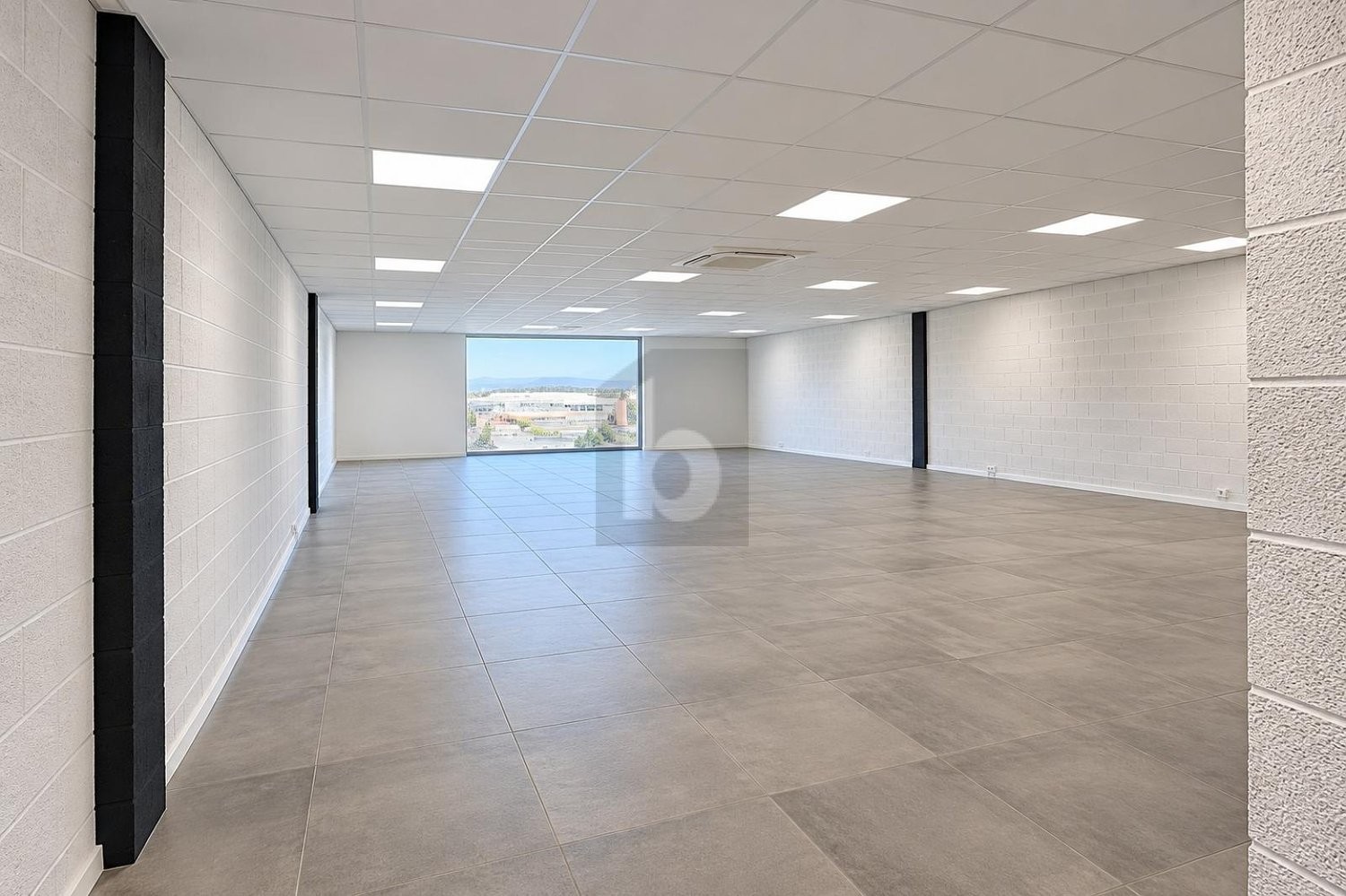 160m² office