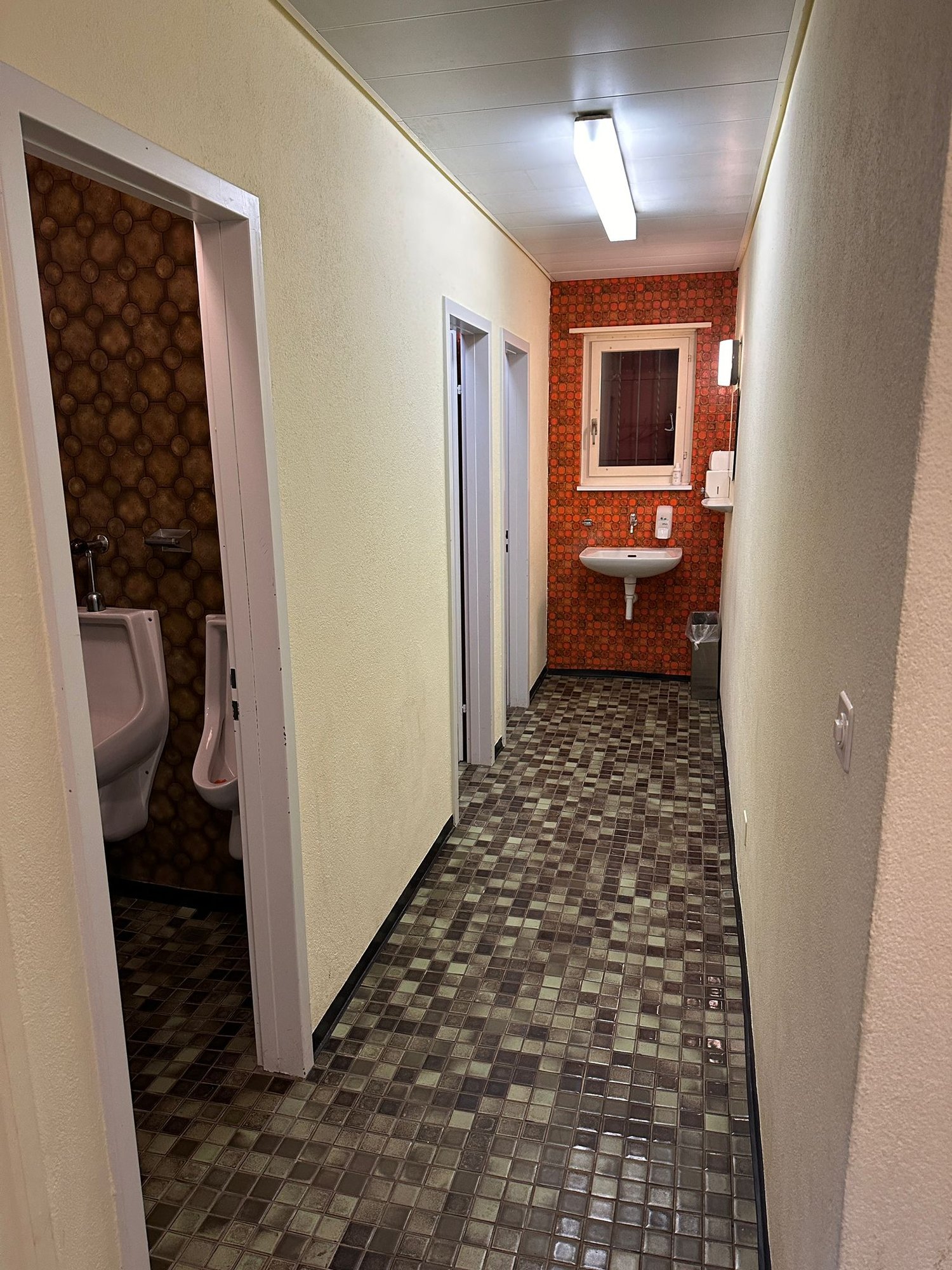 Commercial, Foto 4 von 4