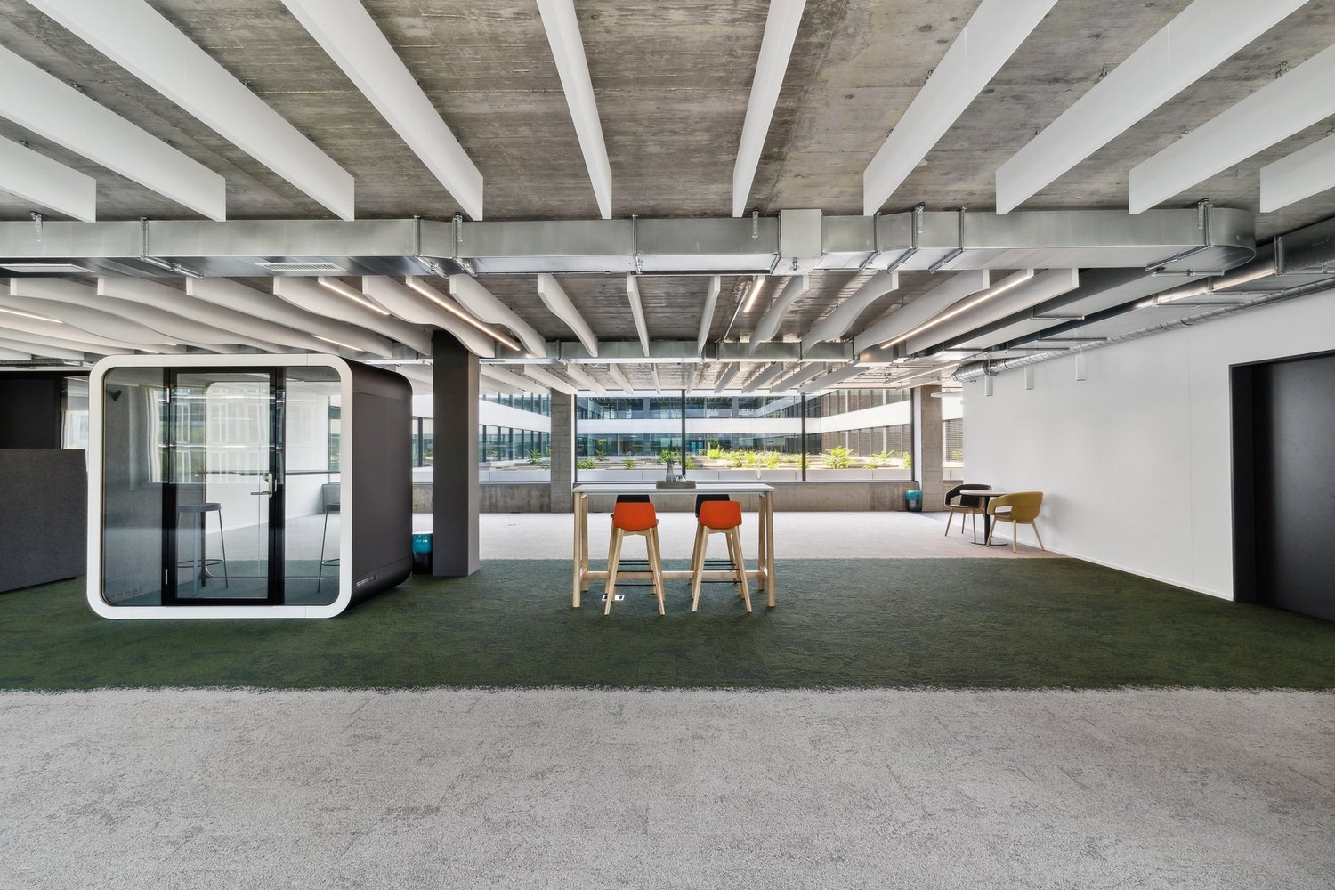 251m² ufficio, foto 2 di 10