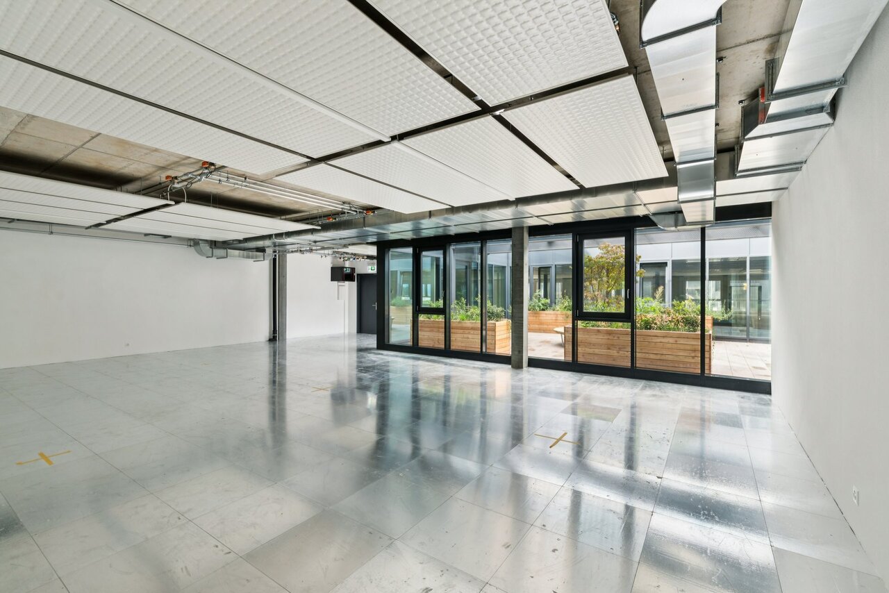 105m² workshop