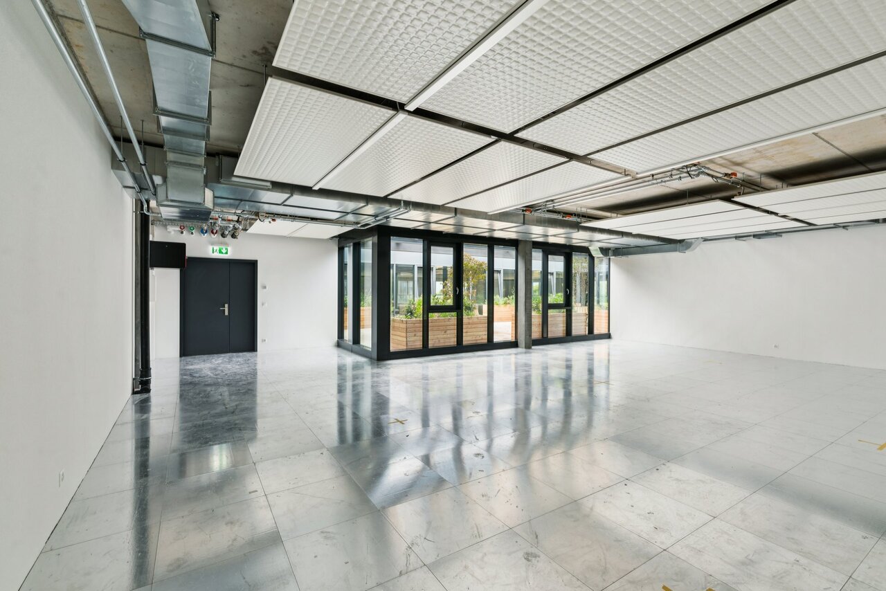 105m² workshop