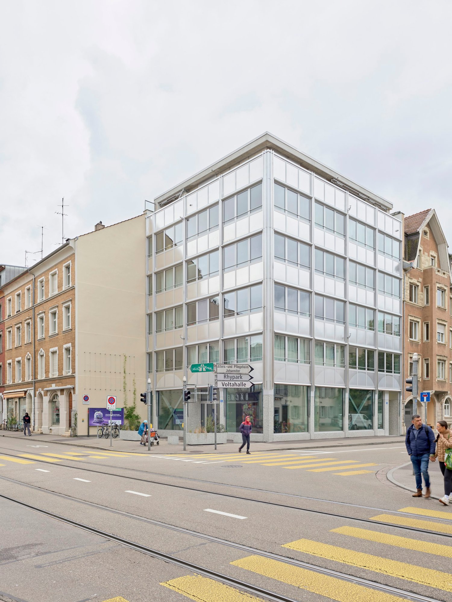 204m² commercial
