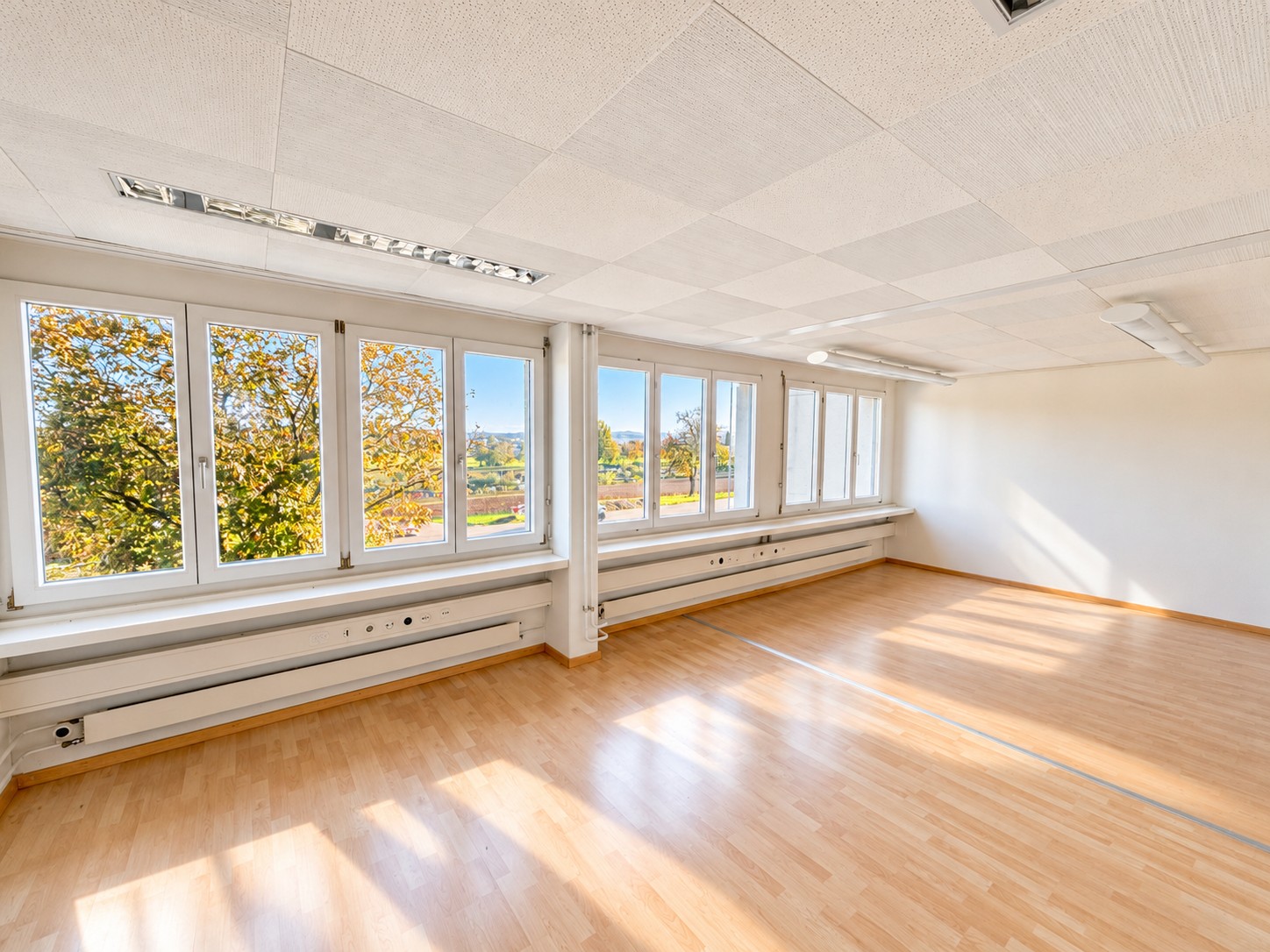 410m² office