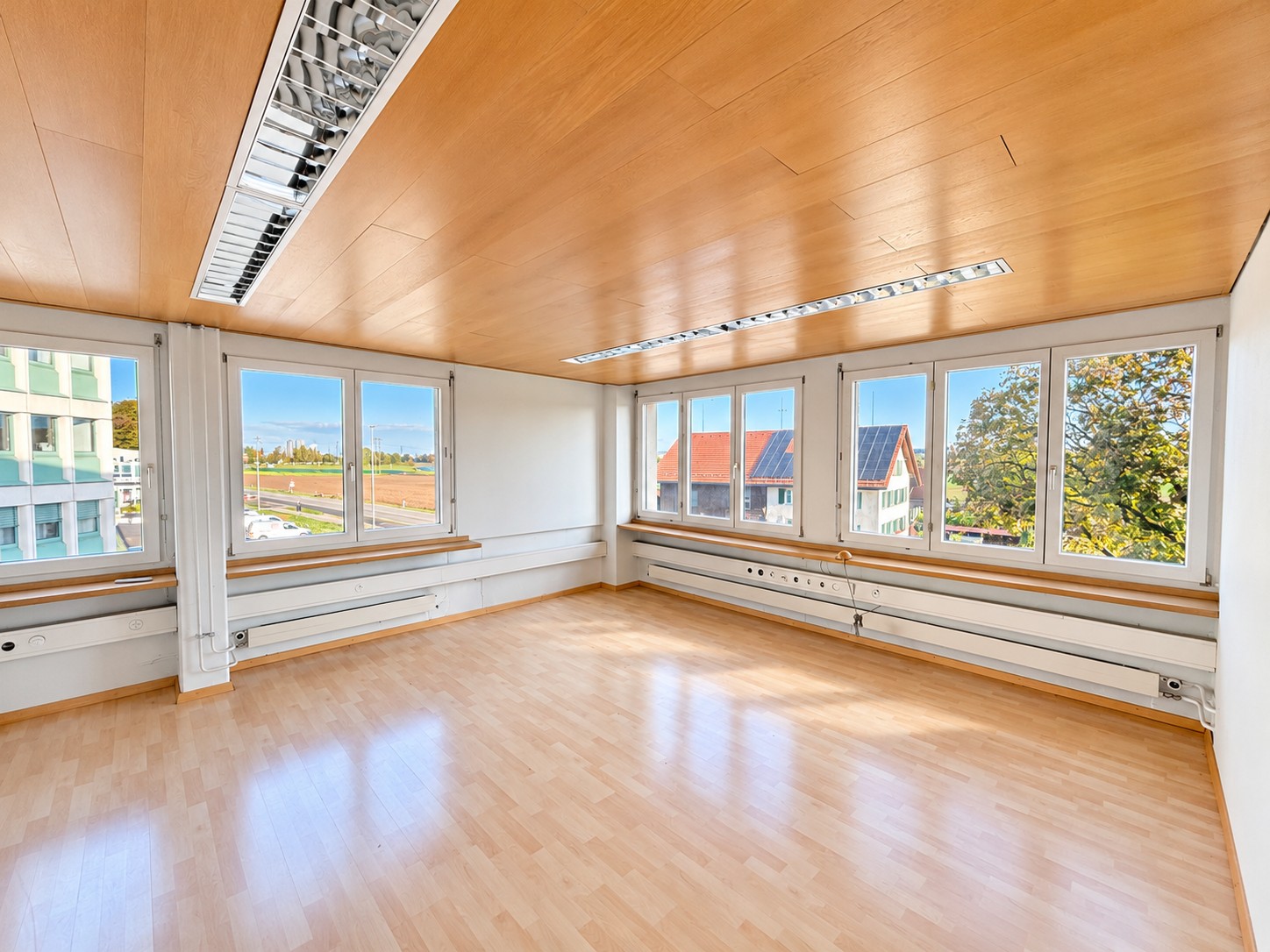 410m² office
