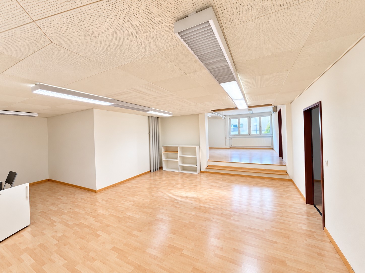 410m² office