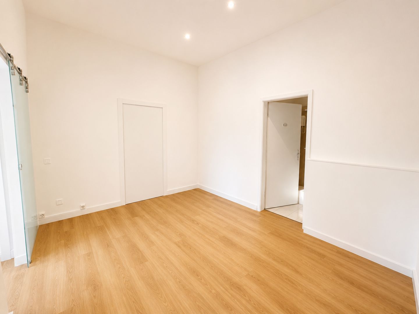 46m² commercial

Commercial/office space on two levels in the heart of Chiasso

In the center of Chiasso, within the characteristic **Corte Arcadia**, we offer for rent an interesting **commercial space distributed over two levels**, ideal for professional activities, studios, showrooms, consultancy, photo 3 of 4