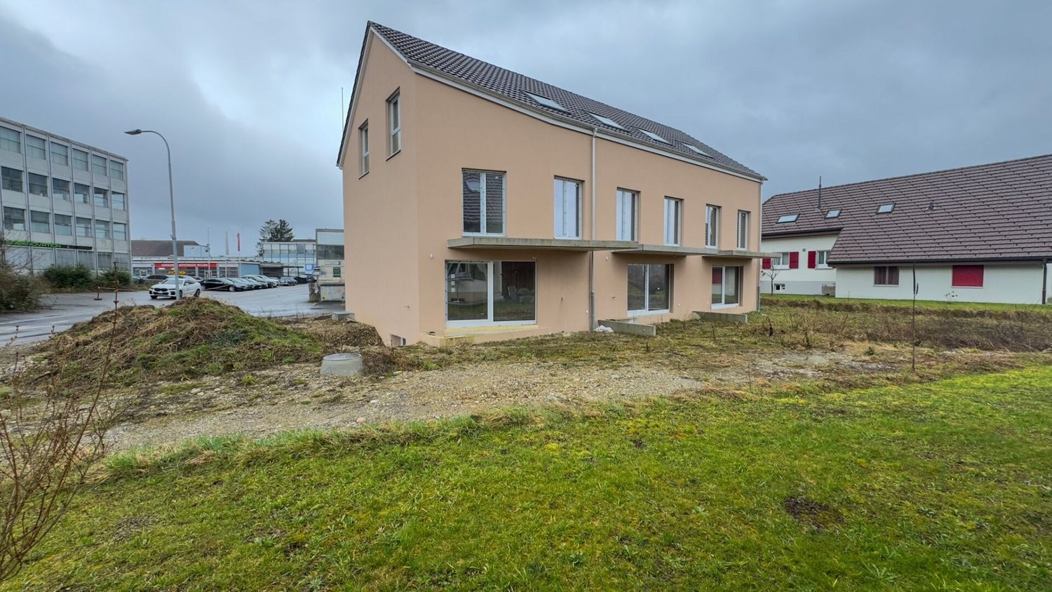 7 ½ rooms row house, Foto 1 von 10
