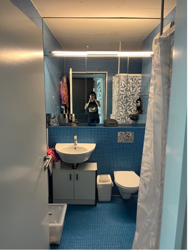 Zimmer in einer WG
Wir suchen einen freundlichen Mitbewohner/eine freundliche Mitbewohnerin für unsere WG! Das Zimmer (15 m²) ist ab dem **1. September** für **CHF 931.81/Monat** (inklusive Heizung) verfügbar und ist bis Januar 2027 garantiert, mit der Möglichkeit, um bis zu ein Jahr zu verlängern., Foto 6 von 10