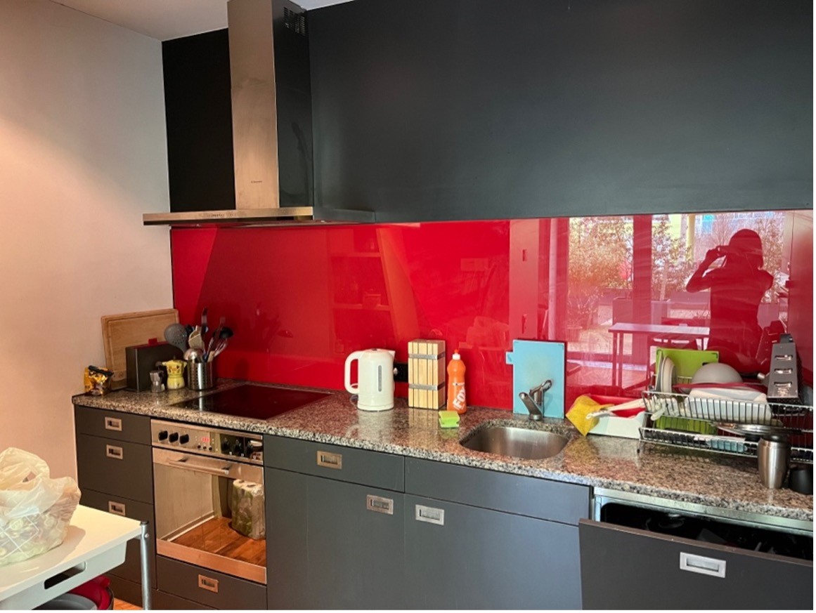 Zimmer in einer WG
Wir suchen einen freundlichen Mitbewohner/eine freundliche Mitbewohnerin für unsere WG! Das Zimmer (15 m²) ist ab dem **1. September** für **CHF 931.81/Monat** (inklusive Heizung) verfügbar und ist bis Januar 2027 garantiert, mit der Möglichkeit, um bis zu ein Jahr zu verlängern., Foto 7 von 10