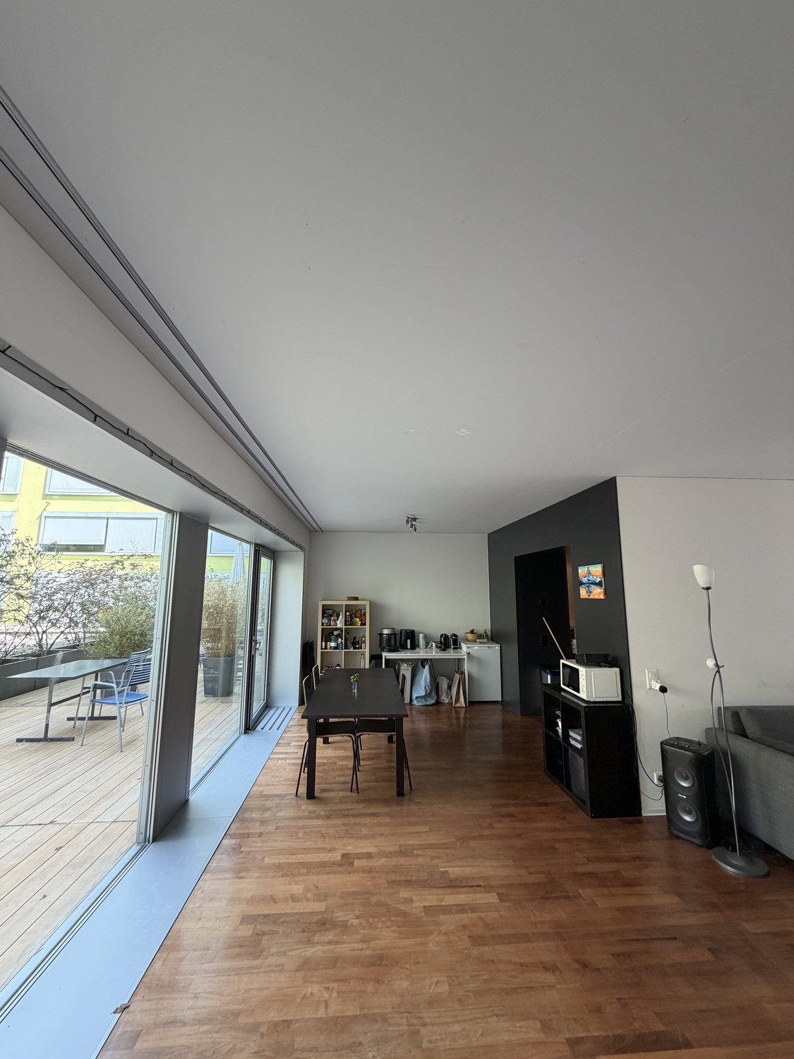 Zimmer in einer WG
Wir suchen einen freundlichen Mitbewohner/eine freundliche Mitbewohnerin für unsere WG! Das Zimmer (15 m²) ist ab dem **1. September** für **CHF 931.81/Monat** (inklusive Heizung) verfügbar und ist bis Januar 2027 garantiert, mit der Möglichkeit, um bis zu ein Jahr zu verlängern., Foto 8 von 10
