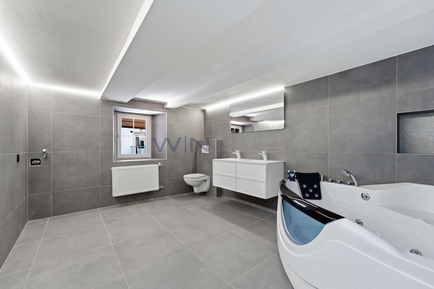 7 ½ rooms multi family house, Foto 1 von 10