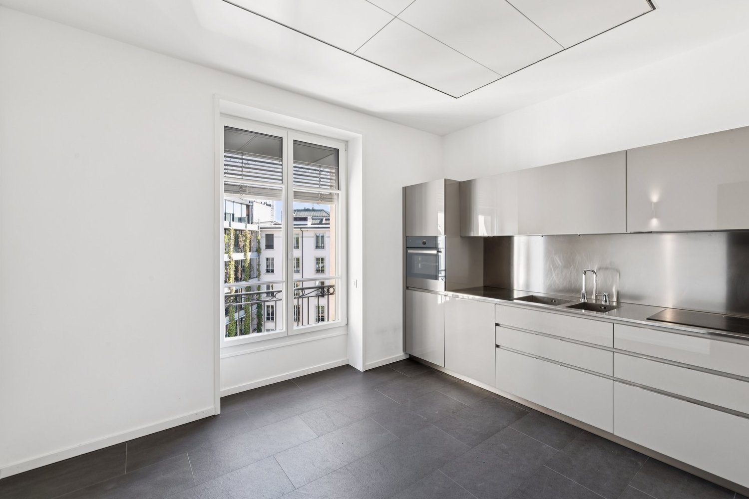 337m² office
