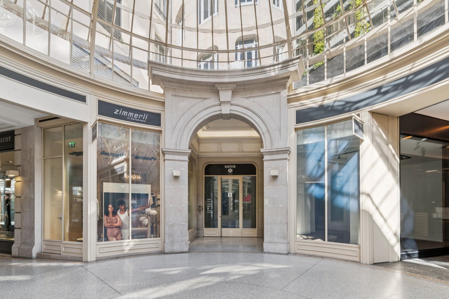 337m² office