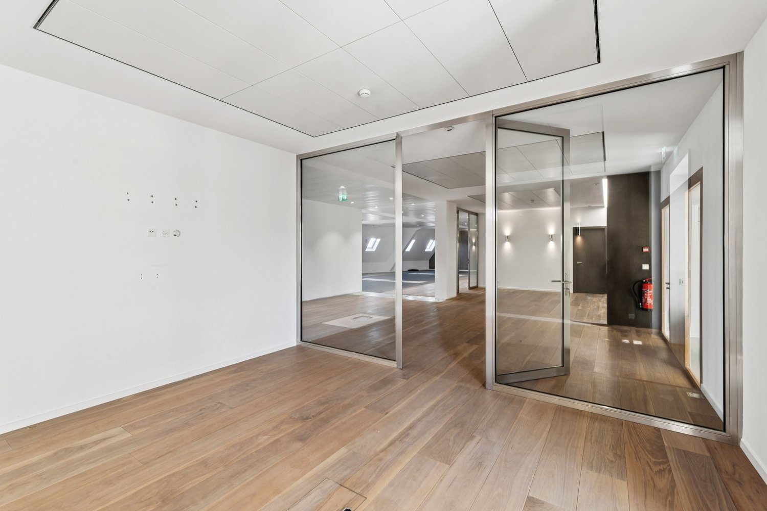 337m² office