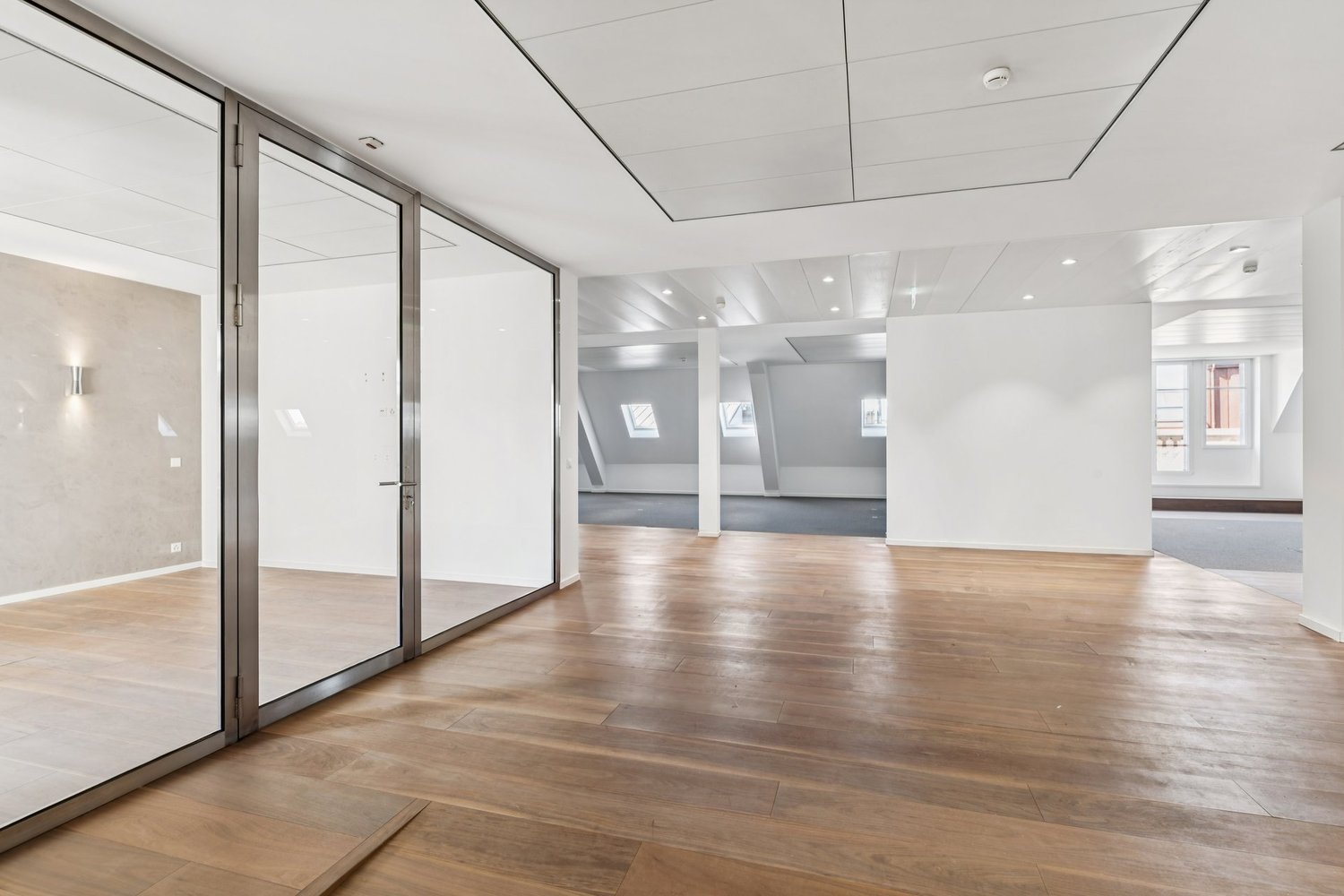 337m² office