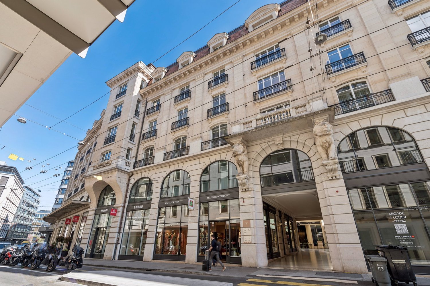 337m² office