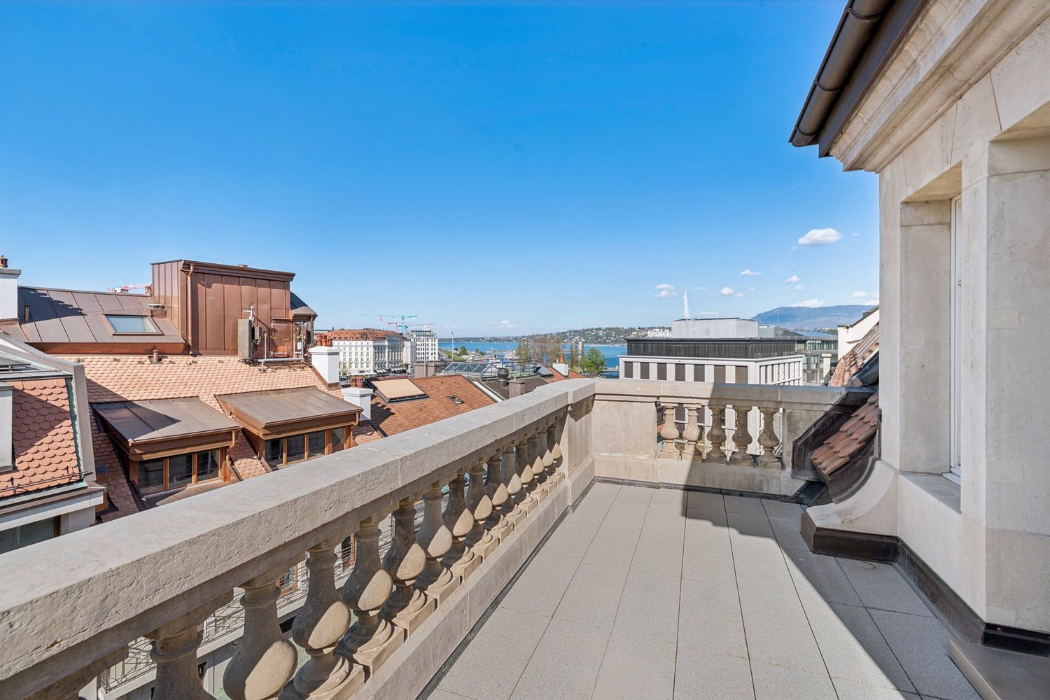 337m² office