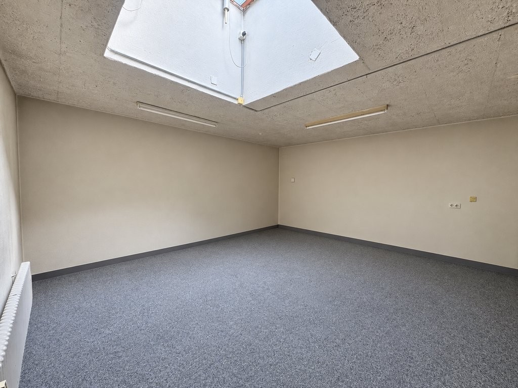 190m² commercial