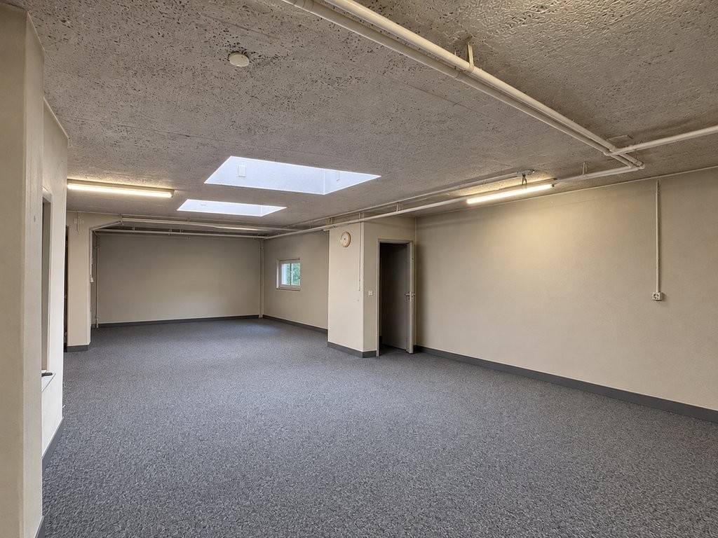 190m² commercial