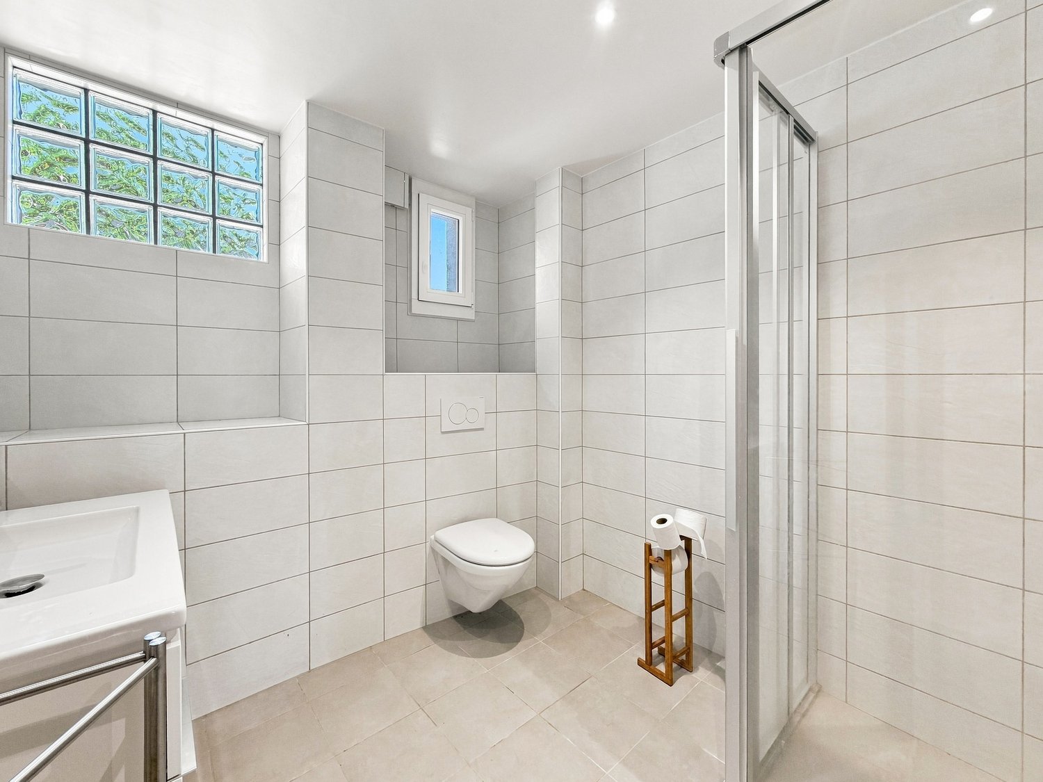 5 rooms apartment