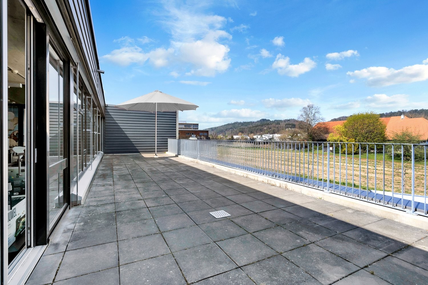 904m² commercial