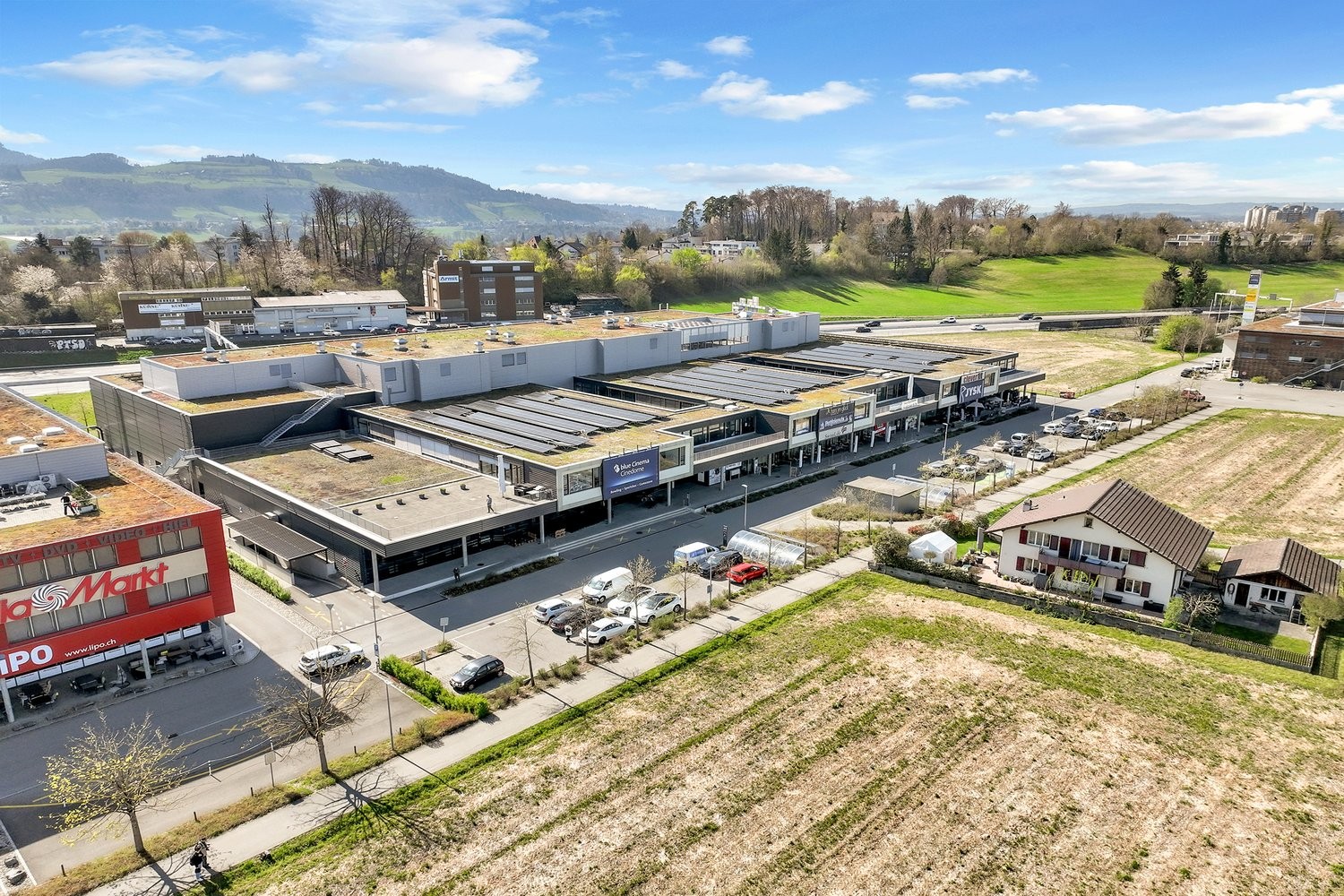 904m² commercial