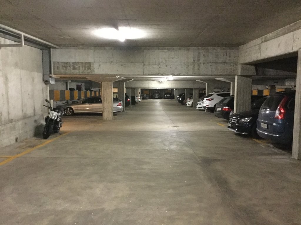 Place de stationnement couvert pour moto