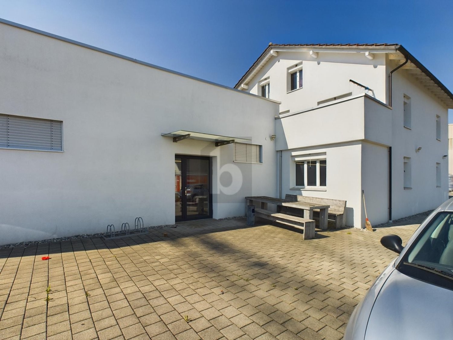 170m² shop