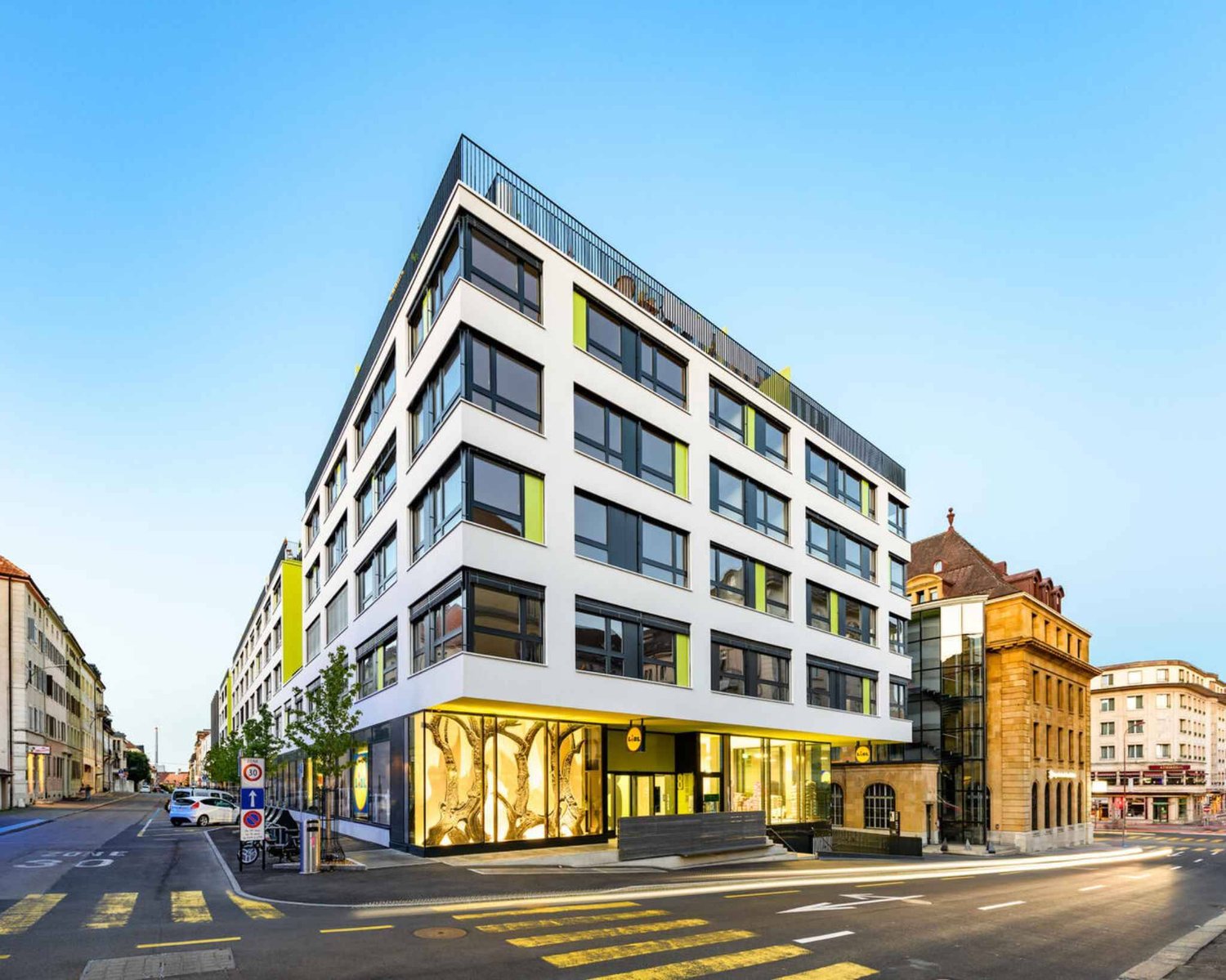 339m² arcade, Foto 1 von 5