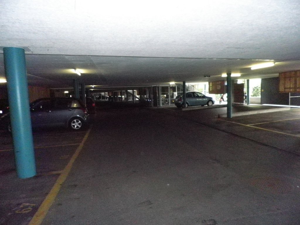 Underground slot, Foto 1 von 2