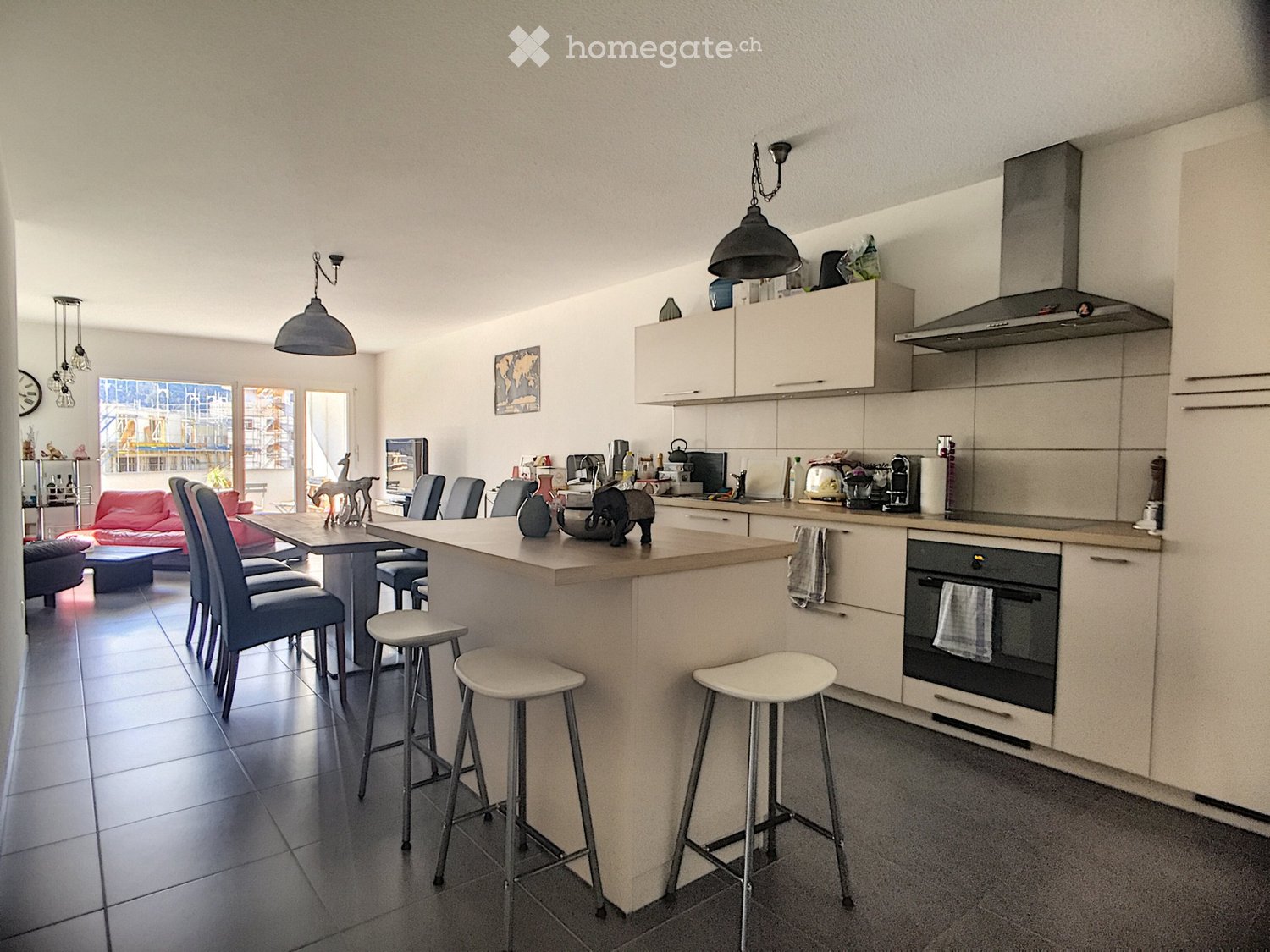 3 ½ Zimmer Wohnung","description":"3.5-Zimmer-Wohnung westlich des Stadtzentrums von Sierre (ch. des Vendanges 5). Qualitätsbau, Südausrichtung, hell, Bergblick. Nähe zum Bahnhof (15 Min. zu Fuss), zum Stadtzentrum und zu allen Annehmlichkeiten. Autobahnanschlüsse in 3 Min.   
  
Beschreibung: geleg