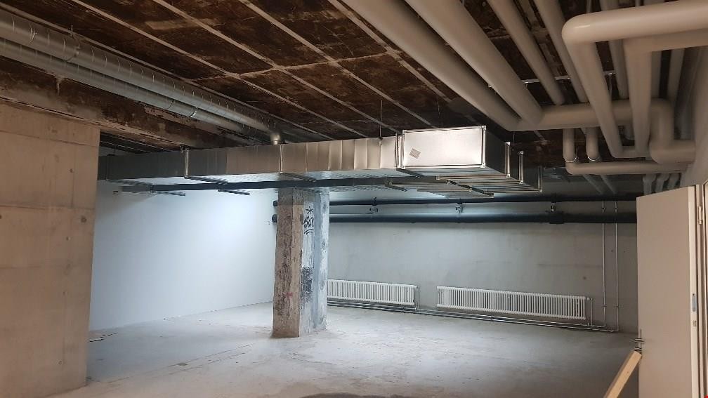 251m² commercial