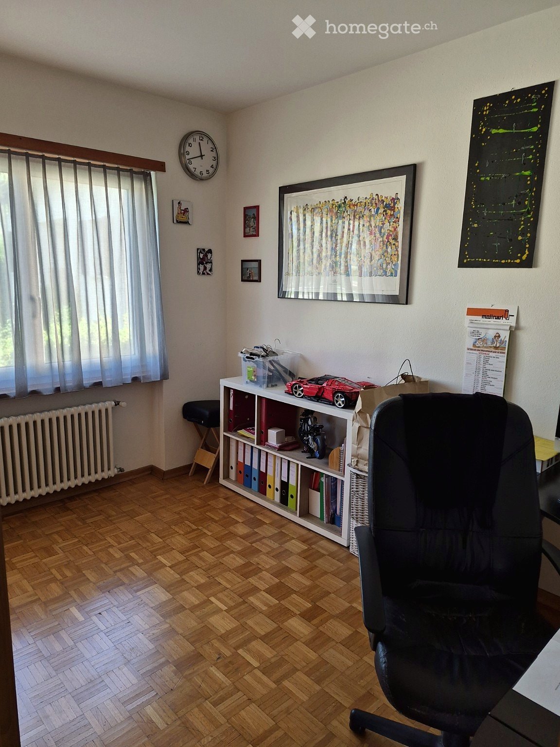 3 ½ Zimmer Wohnung
Nachfolge in einer 3.5-Zimmer-Wohnung von ca. 80mq, gelegen im 2. Stock eines kleinen Gebäudes mit 6 Einheiten.
Die Wohnung besteht aus einem hellen Wohnzimmer mit Essbereich, separater Küche, Hauptschlafzimmer, zweitem Zimmer/Arbeitszimmer, Badezimmer mit Badewanne und 2 grosse, Foto 4 von 5