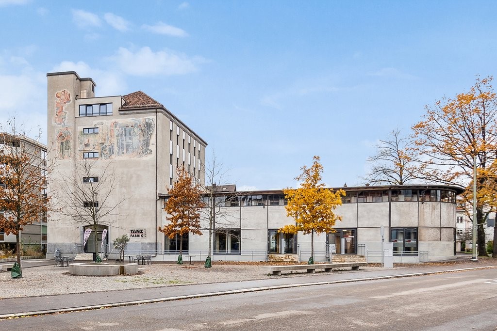 142m² office
