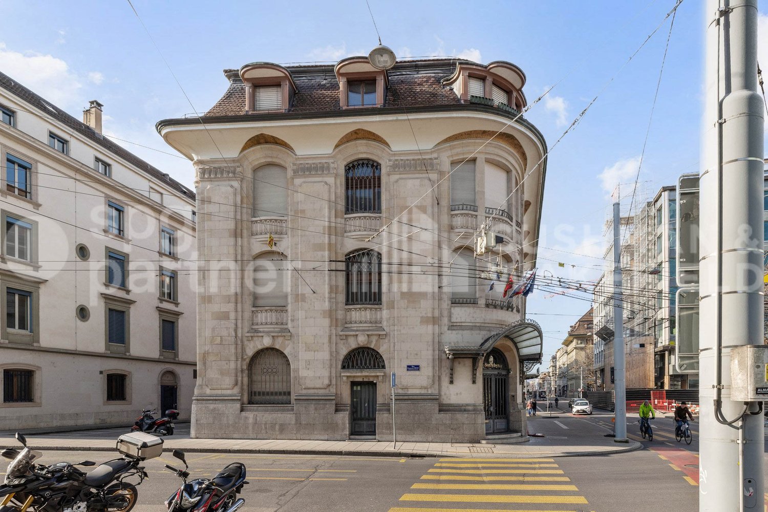925m² office