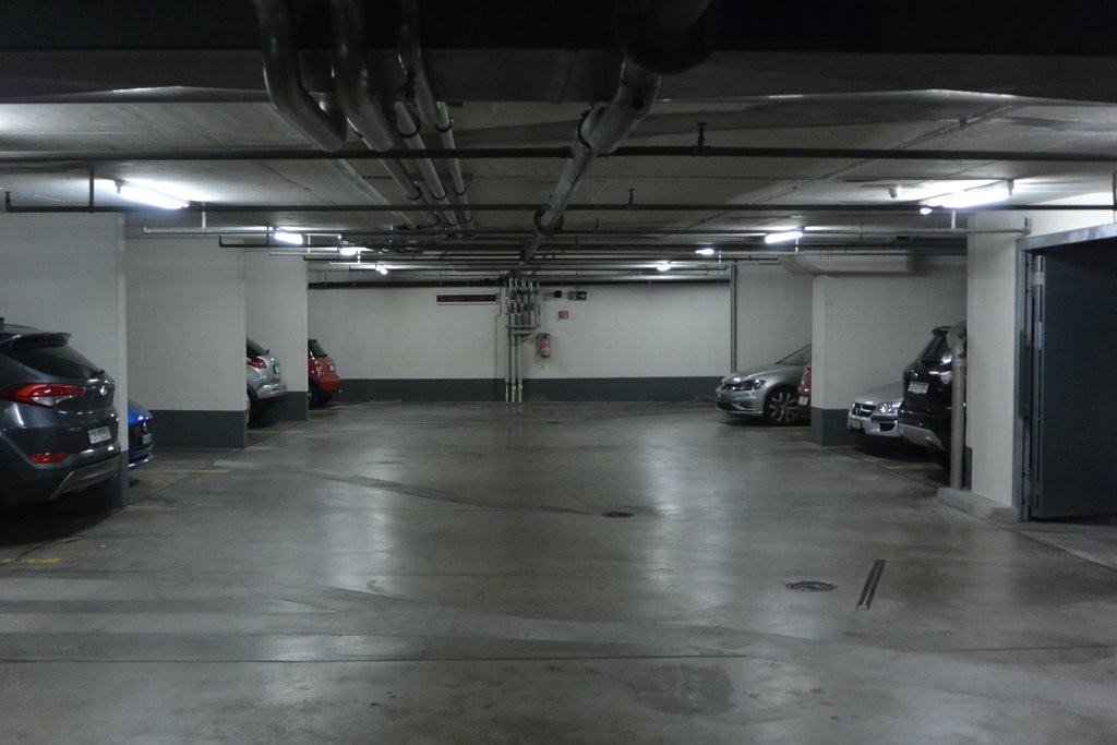 Underground slot, Foto 1 von 2