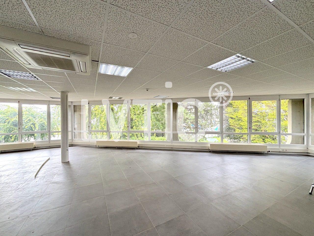 640m² shop, Foto 3 von 8