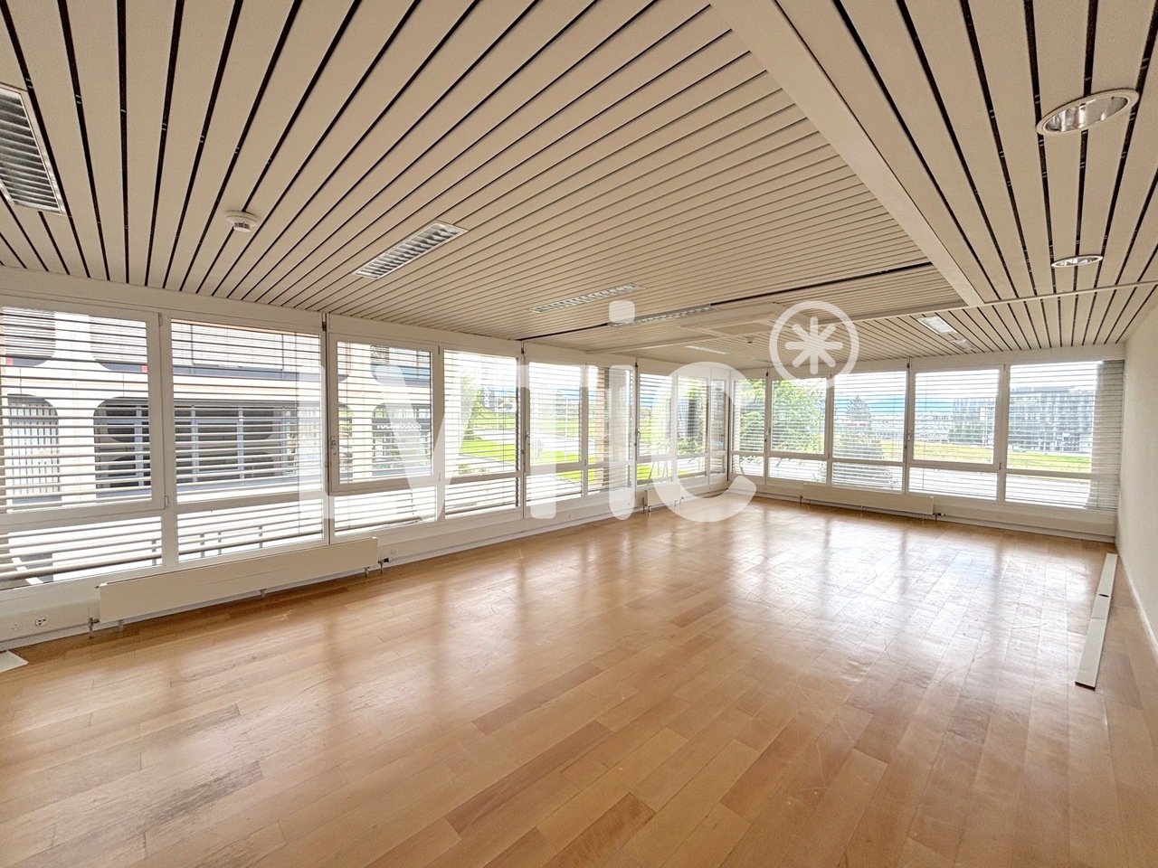 640m² shop, Foto 6 von 8