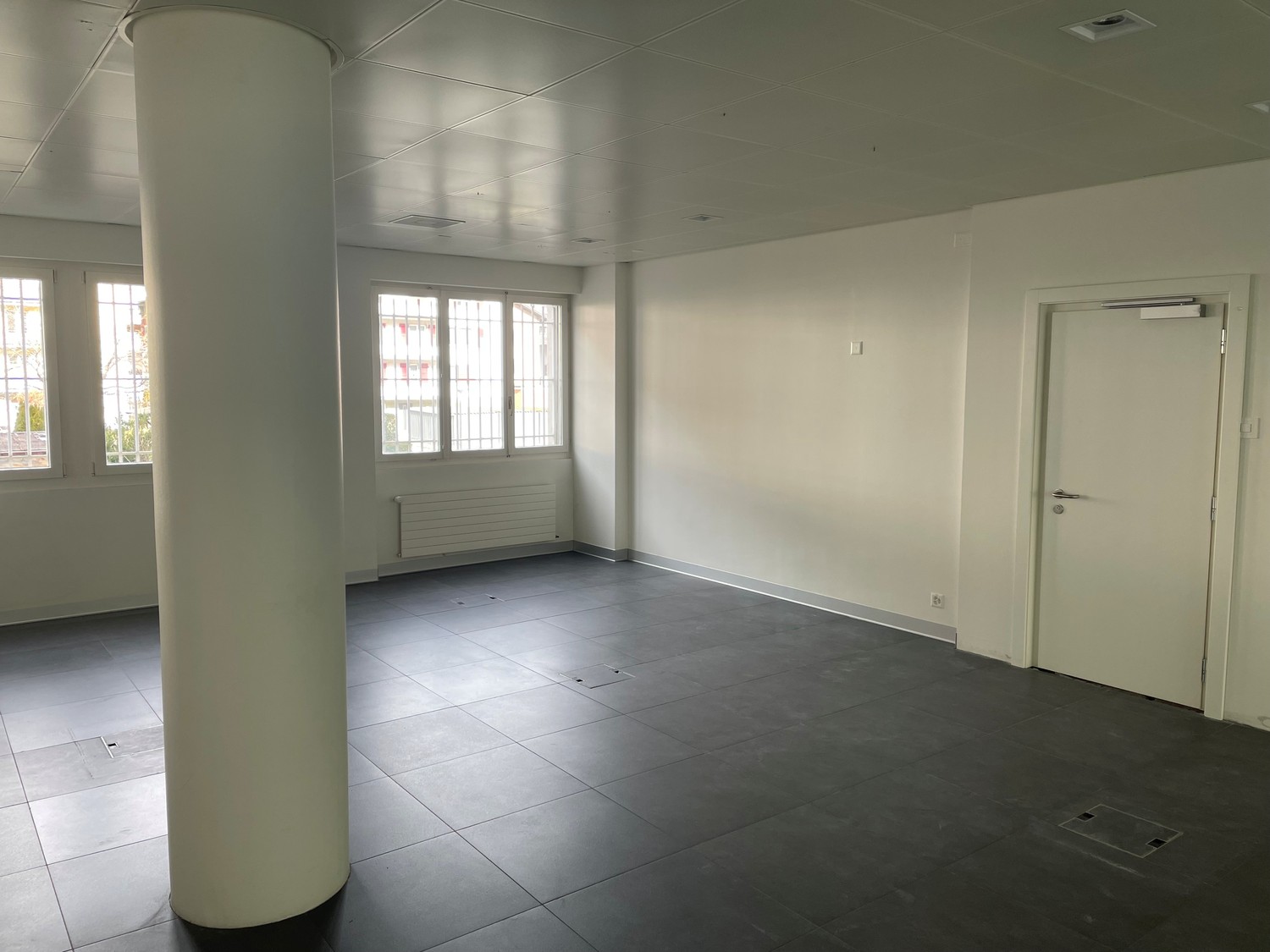 64m² commercial