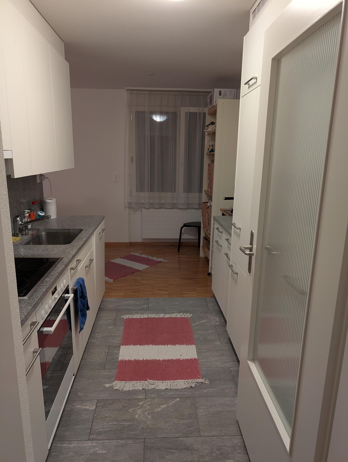 Zimmer in einer WG","description":"WG-Mitbewohner gesucht in einer Wohngemeinschaft in einer ruhigen Nachbarschaft an der Ecke zum Irchel Campus.
Da Antoine bald auszieht, sucht Can (36, Ingenieur) einen neuen Mitbewohner, der das Zimmer ab dem 01.10.2026 übernimmt (das Datum ist flexibel und kan, Foto 9 von 10