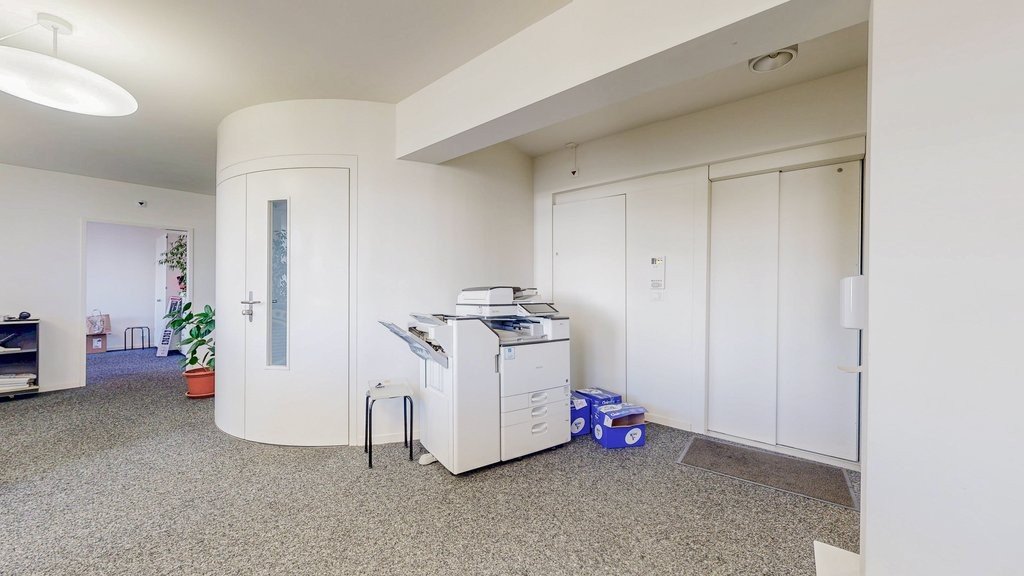 236m² office