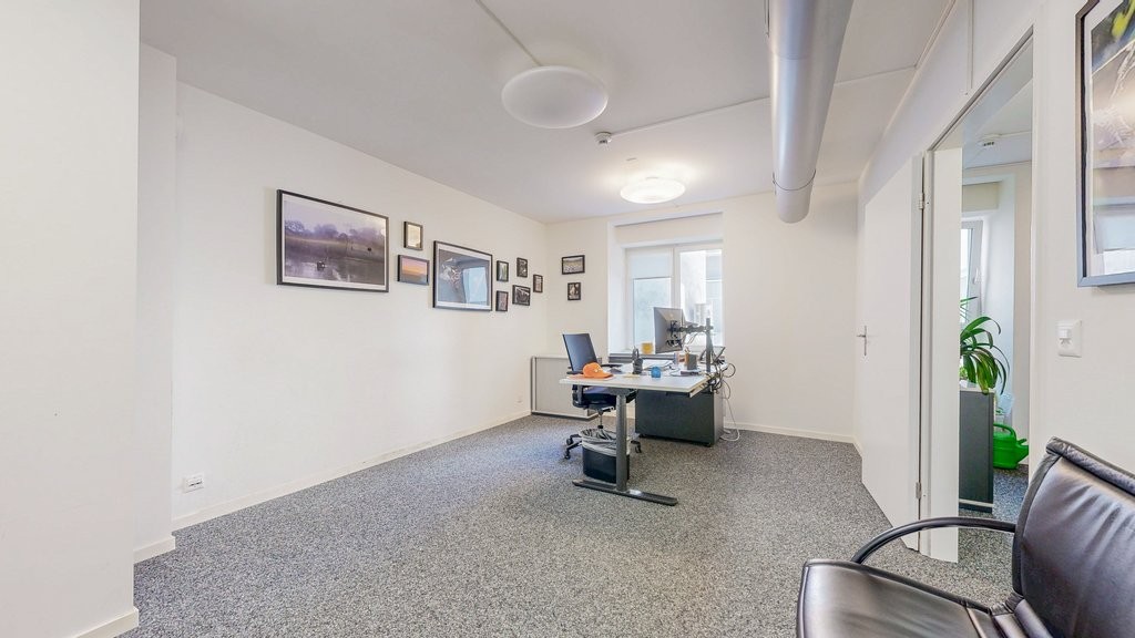 236m² office