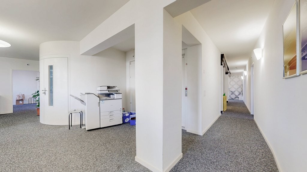 236m² office