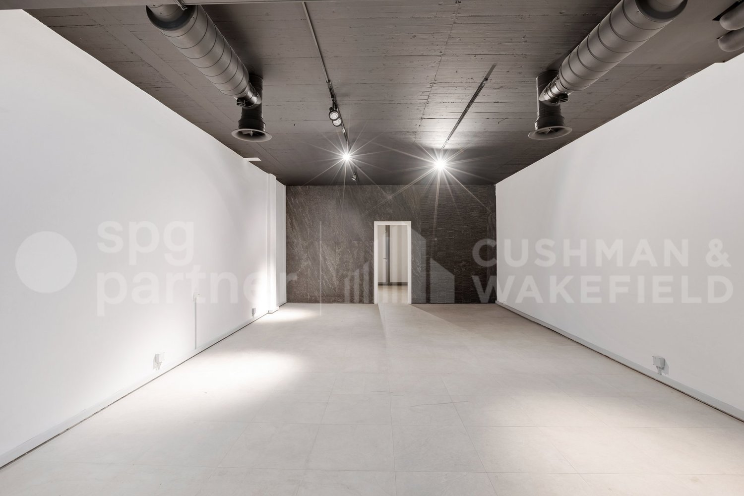 735m² office