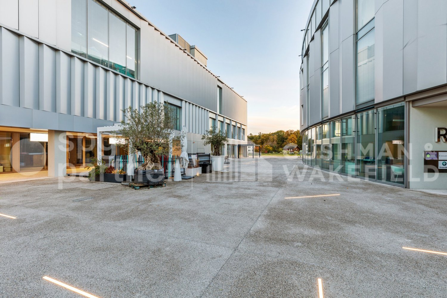 735m² office
