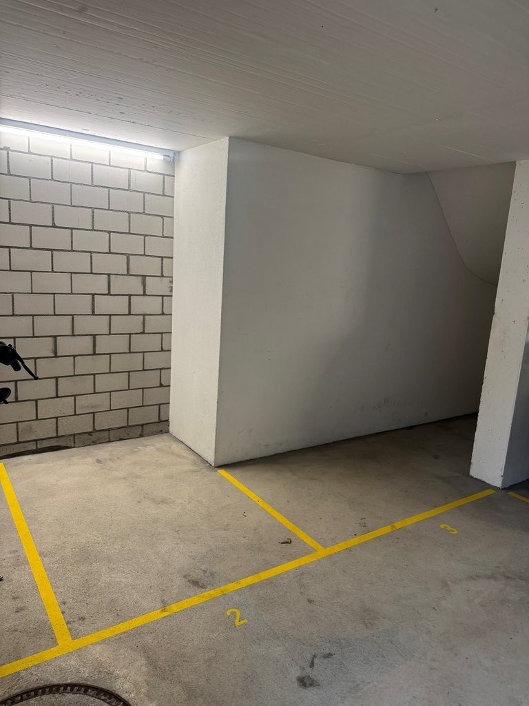 Covered bike parking, Foto 1 von 2